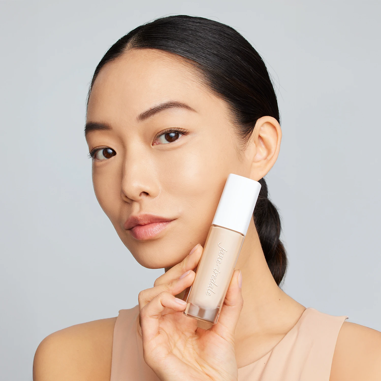 jane iredale Skintuition SPF 30 Radiance-Boosting Liquid Foundation Model